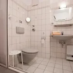 In With A Shared Sauna Apartman