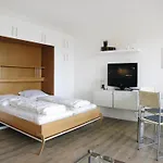 In With A Shared Sauna Apartman *