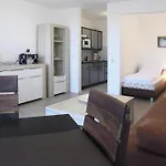 In With A Shared Sauna Apartman *